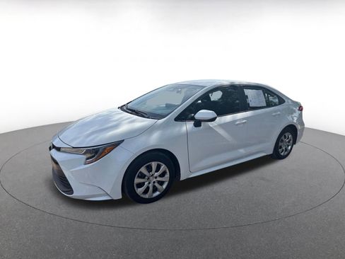 Used 2025 Toyota Corolla LE FWD image 4