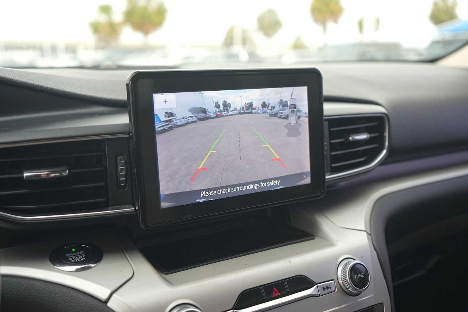 Used 2020 Ford Explorer XLT w/ Equipment Group 202A AWD/4WD image 23
