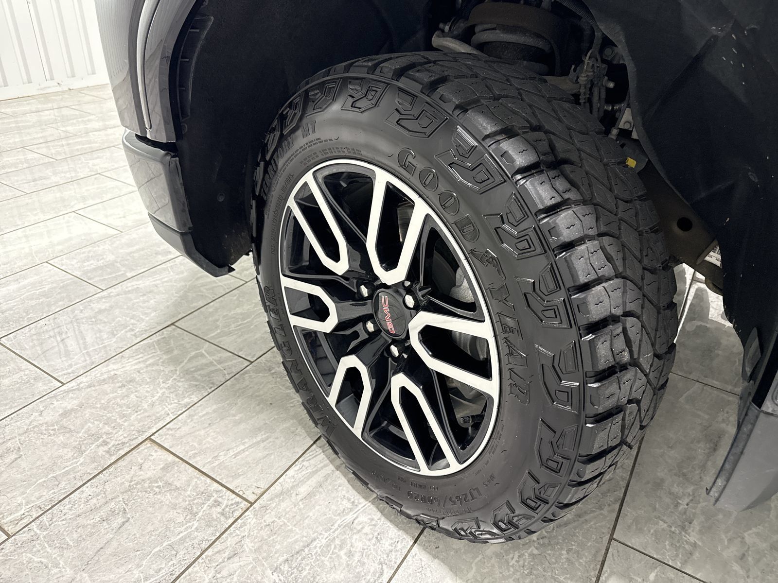 Used 2025 GMC Sierra 1500 AT4 w/ AT4 Premium Package AWD/4WD image 34