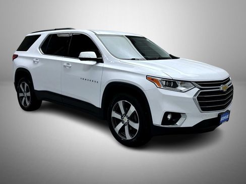 Used 2019 Chevrolet Traverse LT w/ LT Premium Package AWD/4WD image 3