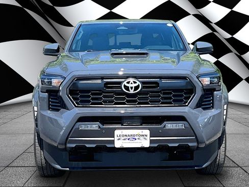 Used 2024 Toyota Tacoma TRD Sport w/ TRD Sport Upgrade Package AWD/4WD image 3