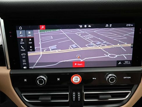 Certified 2025 Porsche Macan AWD/4WD image 14