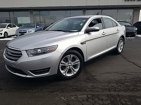 Used 2018 Ford Taurus SEL image 2