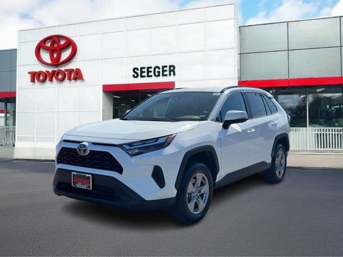 Used 2025 Toyota RAV4 XLE AWD/4WD image 8