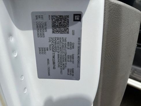Used 2021 Chevrolet Express 3500 w/ Driver Convenience Package RWD image 35