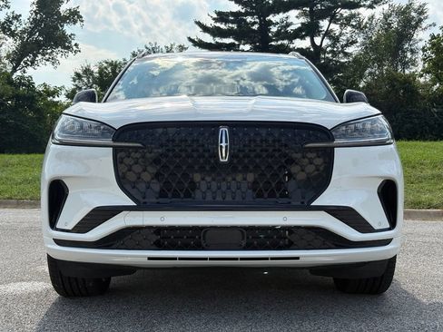 Used 2026 Lincoln Aviator Reserve w/ Luxury Package AWD/4WD image 2