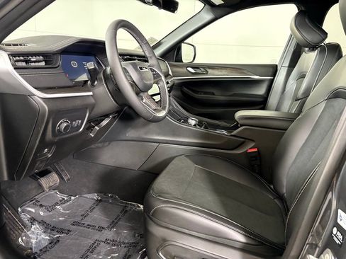 New 2026 Jeep Grand Cherokee Altitude RWD image 21