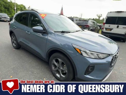 Used 2025 Ford Escape ST-Line Select AWD/4WD image 2