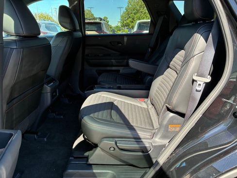 Used 2025 Nissan Pathfinder Rock Creek AWD/4WD image 28