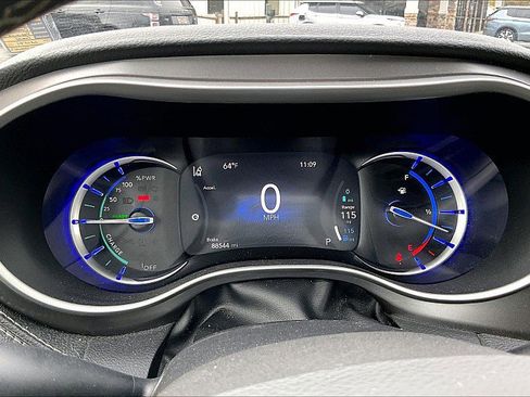 Used 2022 Chrysler Pacifica Touring-L w/ Uconnect Theater Family Group image 20