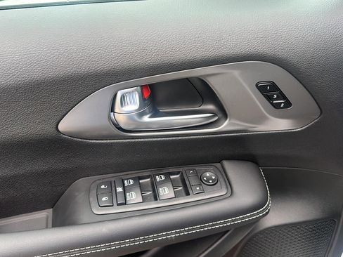 New 2026 Chrysler Pacifica Select image 19