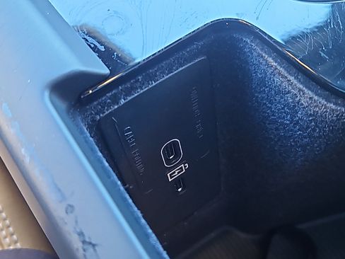 Used 2025 Volvo XC60 B5 Ultra w/ Protection Package Premier image 11