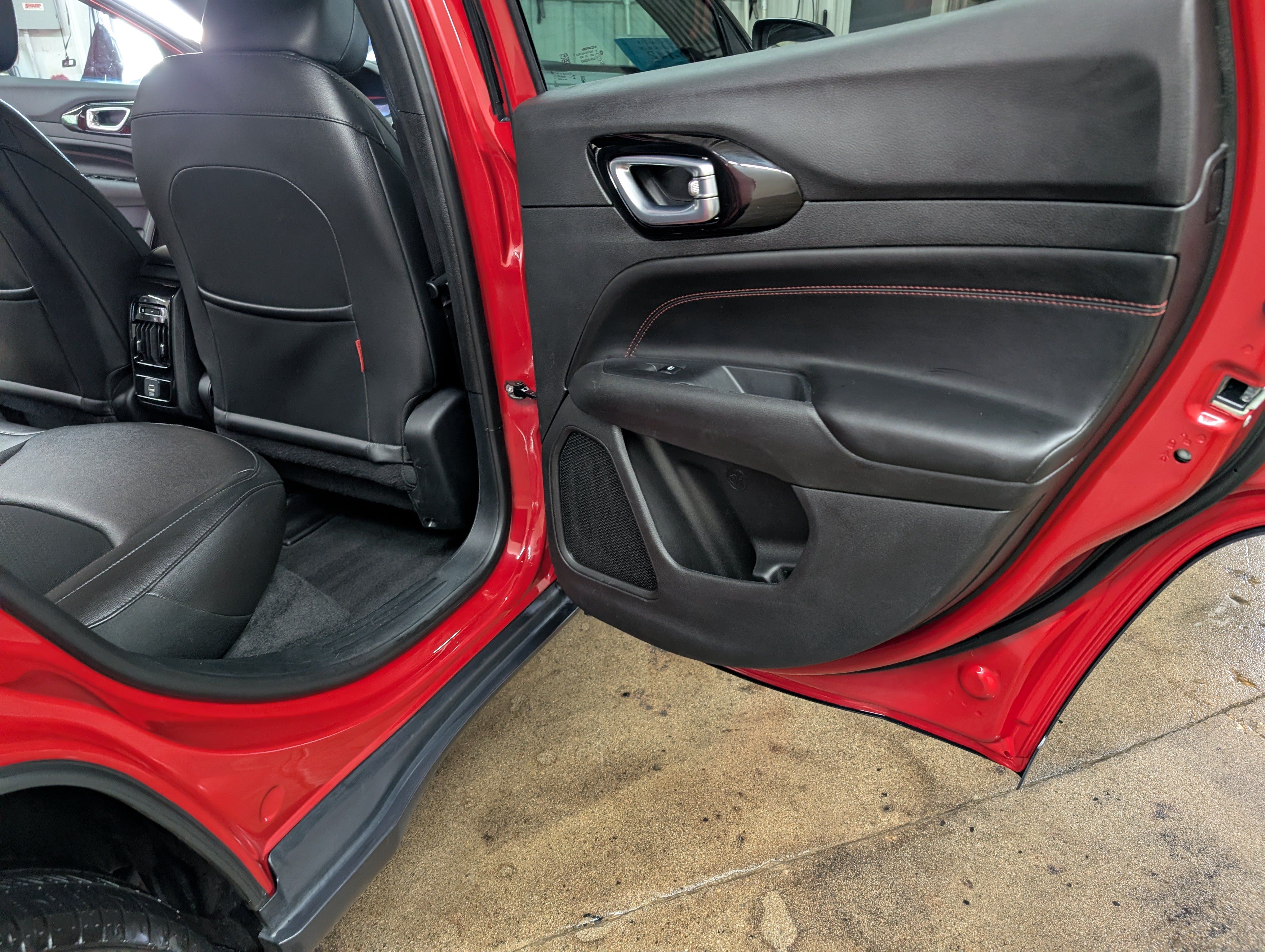 Used 2024 Jeep Compass Trailhawk AWD/4WD image 5
