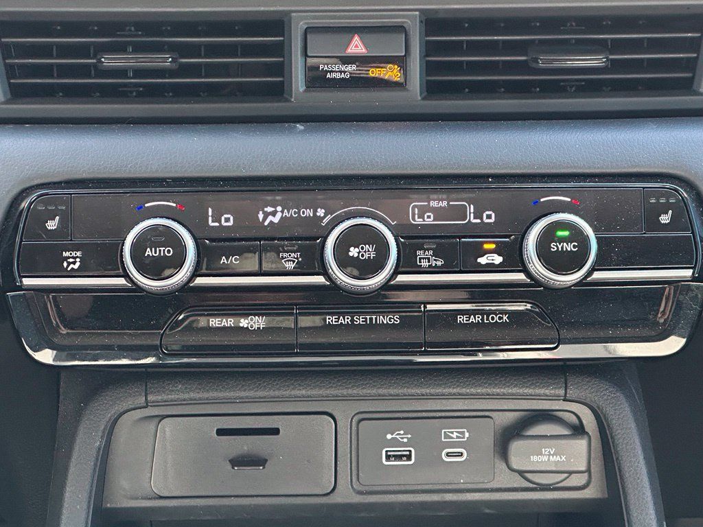 Used 2025 Honda Pilot Touring image 16