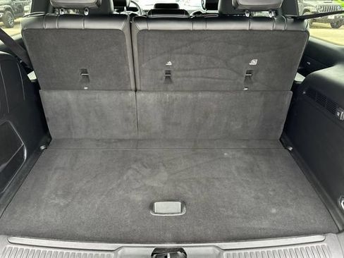 Certified 2024 Jeep Wagoneer Series II w/ Flexible Seating Group RWD image 18