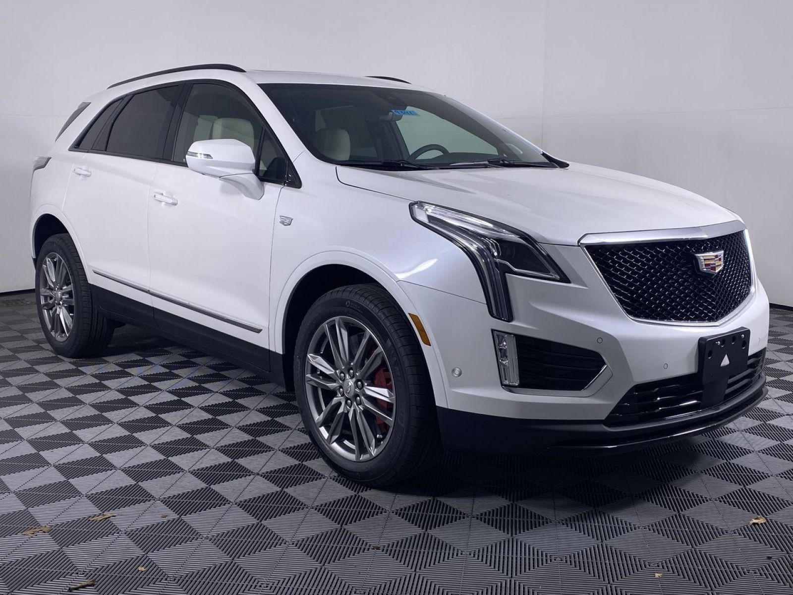 New 2026 Cadillac XT5 Sportv w/ LPO, Floor Liner Package AWD/4WD image 22