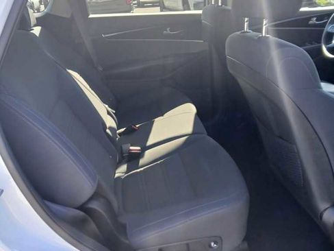 Used 2020 Kia Sorento LX AWD/4WD image 15