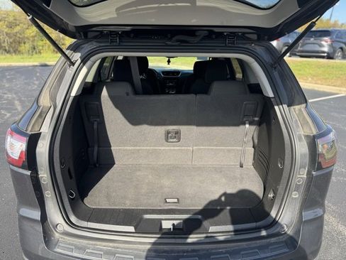 Used 2017 Chevrolet Traverse LT w/ Style and Technology Package image 9