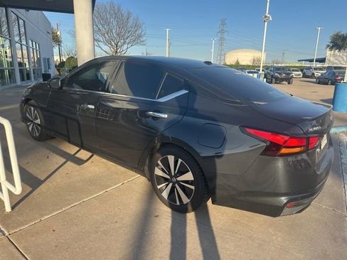 Used 2019 Nissan Altima 2.5 SV image 6