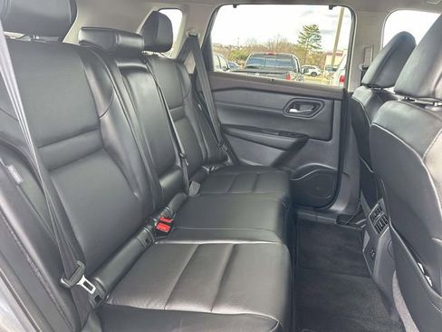 Used 2022 Nissan Rogue SV w/ SV Premium Package image 11