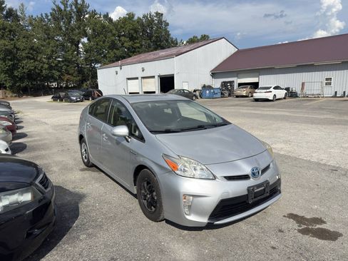 Used 2014 Toyota Prius Two FWD image 5