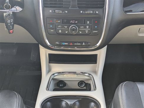 Used 2019 Dodge Grand Caravan SXT w/ Driver Convenience Group image 20