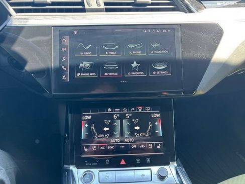 Used 2021 Audi e-tron Prestige w/ Prestige Package AWD/4WD image 12