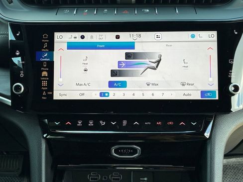 New 2026 Jeep Grand Cherokee L Limited w/ Limited Altitude Package AWD/4WD image 4