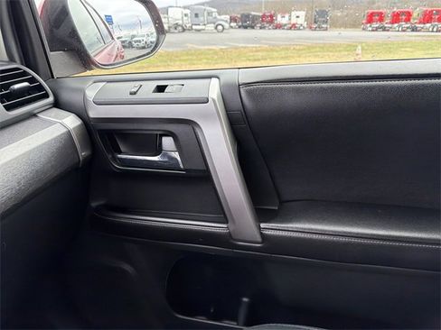 Used 2015 Toyota 4Runner Limited image 24