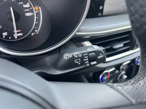 Used 2023 Alfa Romeo Stelvio Ti image 11