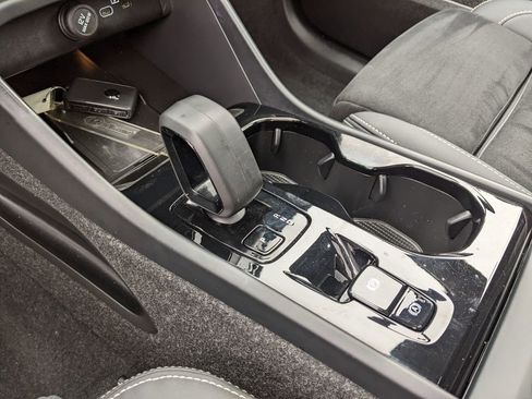 Certified 2025 Volvo XC40 B5 Plus image 19