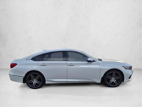 Used 2022 Honda Accord Touring image 4