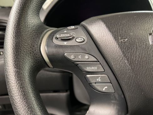 Used 2017 Nissan Pathfinder S AWD/4WD image 16