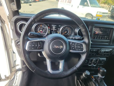 Used 2020 Jeep Wrangler Unlimited Sahara image 9