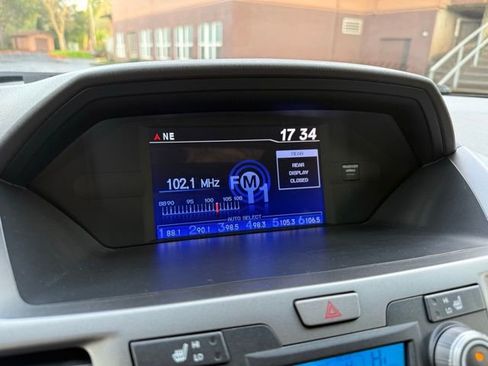 Used 2011 Honda Odyssey EX-L image 17