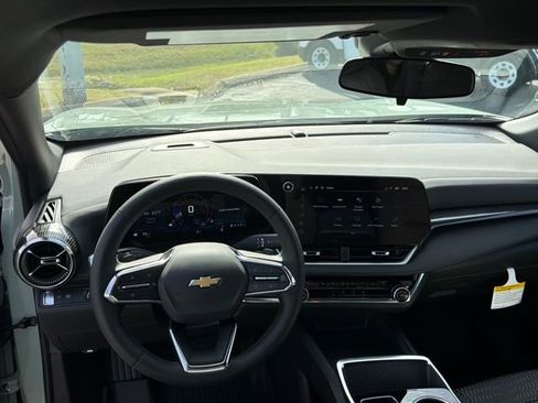 New 2026 Chevrolet Equinox LT FWD image 25