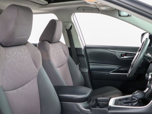 Used 2019 Toyota RAV4 XLE image 27