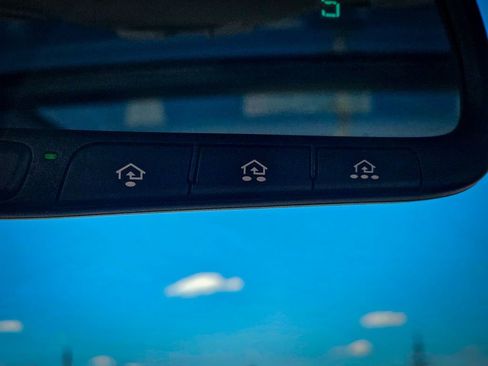 Used 2017 Hyundai Santa Fe SE w/ Cargo Package image 36