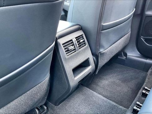 Used 2025 Mitsubishi Outlander SE FWD image 10