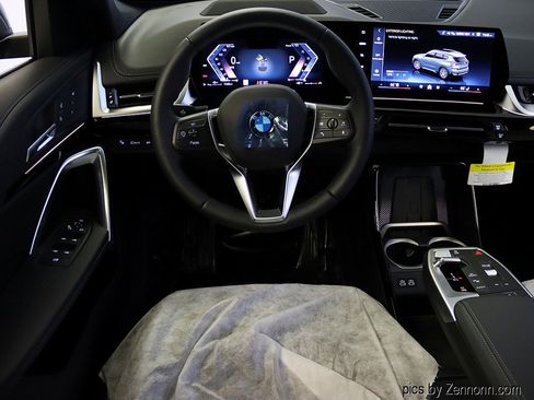 Used 2025 BMW X1 xDrive28i w/ Technology Package image 15