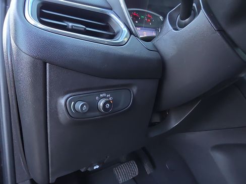 Used 2022 Chevrolet Equinox LT image 18