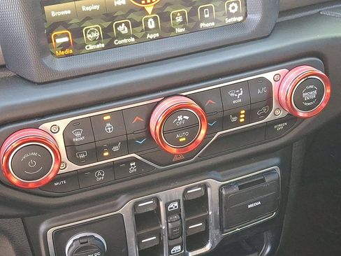 Used 2022 Jeep Gladiator Rubicon w/ LED Lighting Group image 16