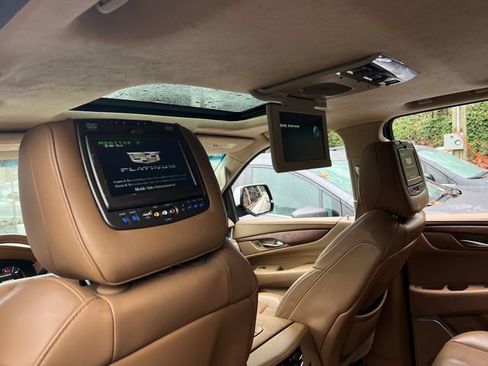 Used 2016 Cadillac Escalade ESV Platinum image 21