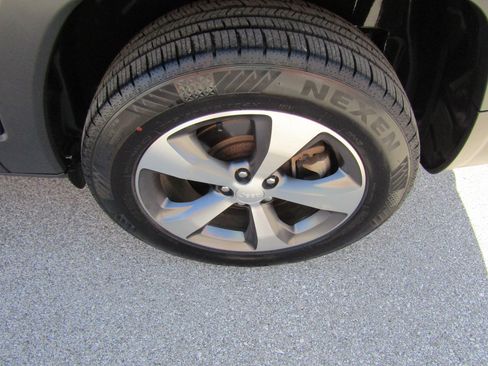 Used 2021 Jeep Cherokee Limited w/ Trailer Tow Group image 11