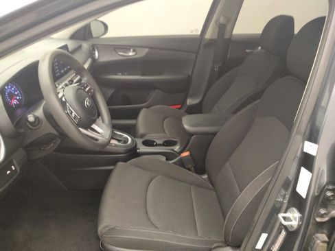 Used 2019 Kia Forte LXS FWD image 17