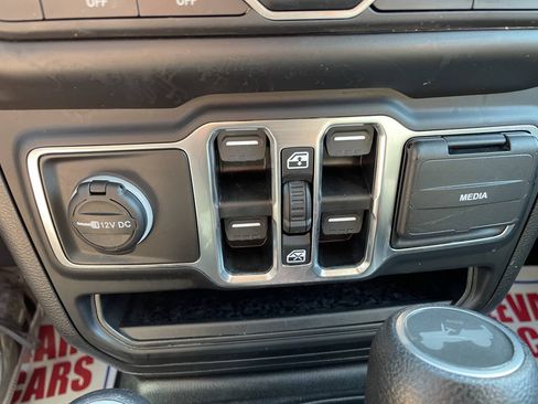 Used 2023 Jeep Wrangler Unlimited Sport AWD/4WD image 25