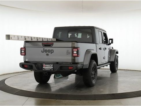 Used 2024 Jeep Gladiator Willys image 7
