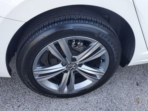 Used 2023 Volkswagen Jetta SE w/ Panoramic Sunroof Package image 9