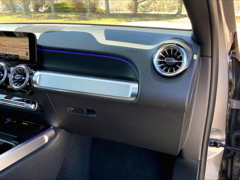 New 2025 Mercedes-Benz GLB 250 4MATIC image 10