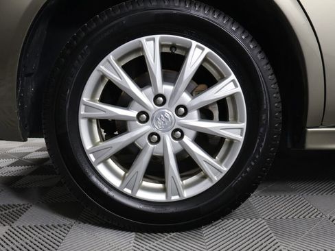 Used 2010 Buick Lucerne CXL image 7